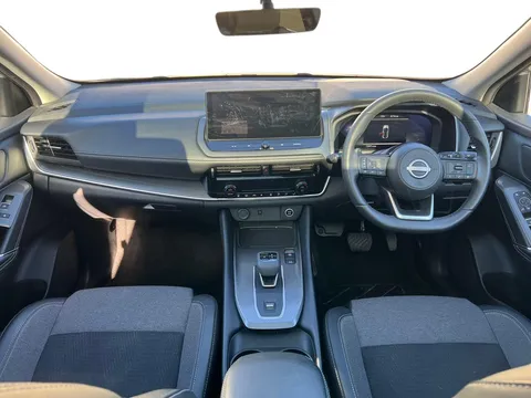 DS74UHZ Nissan Qashqai 1.3 DiG-T MH 158 N-Connecta [Glass Rf] 5dr Xtronic Thumbnail #4