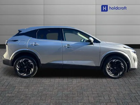 DS74UHZ Nissan Qashqai 1.3 DiG-T MH 158 N-Connecta [Glass Rf] 5dr Xtronic Thumbnail #19