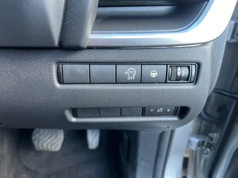 DS74UHZ Nissan Qashqai 1.3 DiG-T MH 158 N-Connecta [Glass Rf] 5dr Xtronic Thumbnail #22