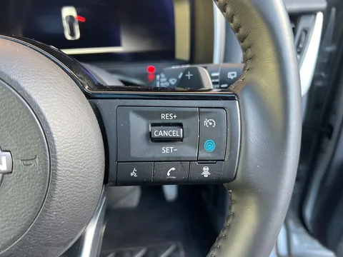 DS74UHZ Nissan Qashqai 1.3 DiG-T MH 158 N-Connecta [Glass Rf] 5dr Xtronic Thumbnail #23