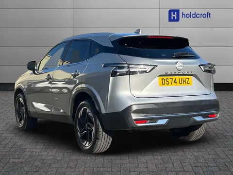 DS74UHZ Nissan Qashqai 1.3 DiG-T MH 158 N-Connecta [Glass Rf] 5dr Xtronic Thumbnail #8