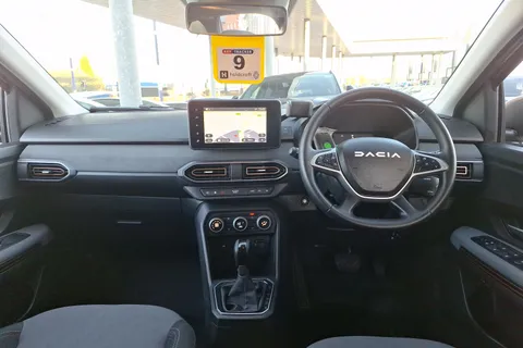 CJ24HYM Dacia Jogger 1.6 HEV Extreme 5dr Auto Thumbnail #4