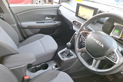 CJ24HYM Dacia Jogger 1.6 HEV Extreme 5dr Auto Thumbnail #13