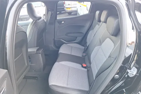 BG75OHJ Renault Clio 1.6 E-TECH full hybrid 145 Techno 5dr Auto Thumbnail #10