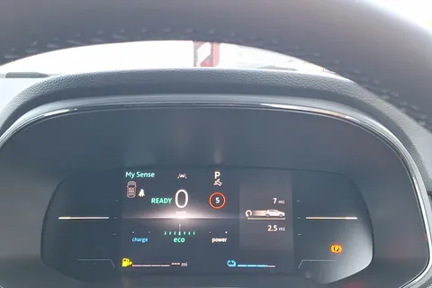 BG75OHJ Renault Clio 1.6 E-TECH full hybrid 145 Techno 5dr Auto Thumbnail #12