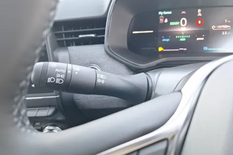 BG75OHJ Renault Clio 1.6 E-TECH full hybrid 145 Techno 5dr Auto Thumbnail #38