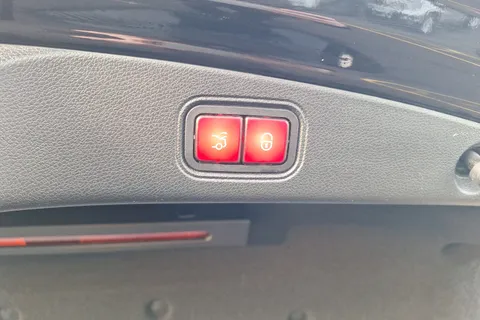 BX18OZE Mercedes-Benz E-Class E220d AMG Line Premium 2dr 9G-Tronic Thumbnail #17