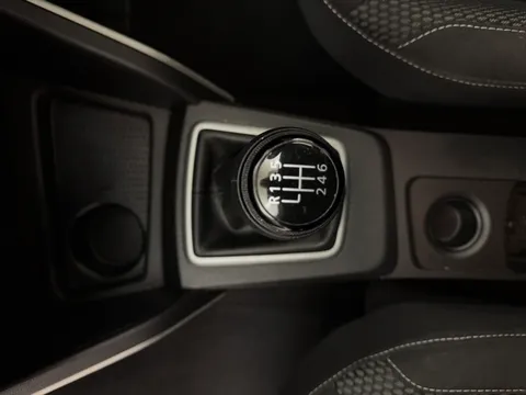 DY73NZJ Dacia Duster 1.3 TCe 130 Journey 5dr Thumbnail #15