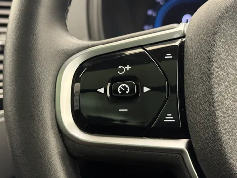 RJ24TTF Volvo XC90 2.0 B5P [250] Ultra Dark 5dr AWD Geartronic Thumbnail #9