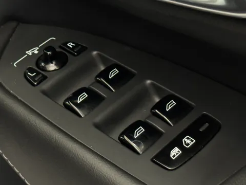 RJ24TTF Volvo XC90 2.0 B5P [250] Ultra Dark 5dr AWD Geartronic Thumbnail #29