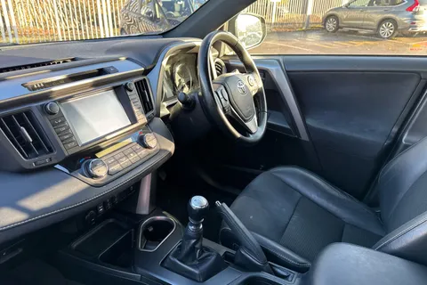 DY67WOA Toyota RAV4 2.0 D-4D Icon 5dr [Nav] 2WD Thumbnail #3