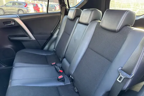 DY67WOA Toyota RAV4 2.0 D-4D Icon 5dr [Nav] 2WD Thumbnail #9