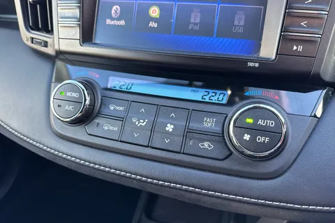 DY67WOA Toyota RAV4 2.0 D-4D Icon 5dr [Nav] 2WD Thumbnail #18