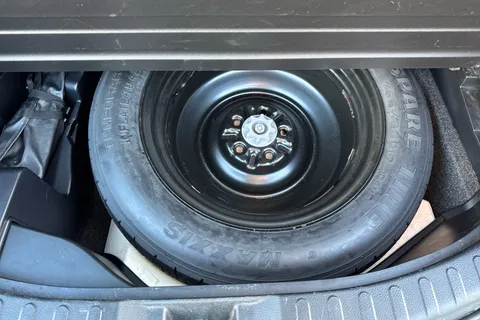 DY67WOA Toyota RAV4 2.0 D-4D Icon 5dr [Nav] 2WD Thumbnail #32