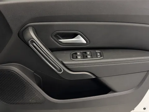 DU72XMZ Dacia Duster 1.0 TCe 90 Prestige 5dr Thumbnail #16