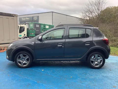CX17YXJ Dacia Sandero Stepway 1.5 dCi Laureate 5dr Thumbnail #3