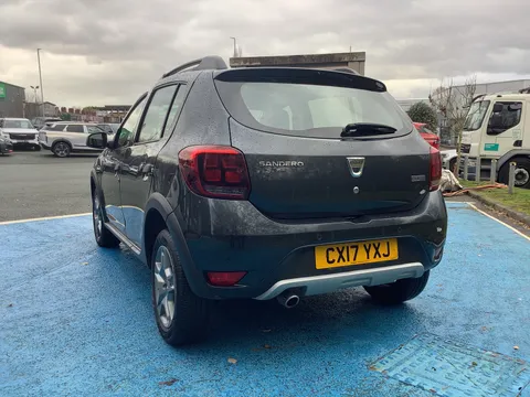 CX17YXJ Dacia Sandero Stepway 1.5 dCi Laureate 5dr Thumbnail #4