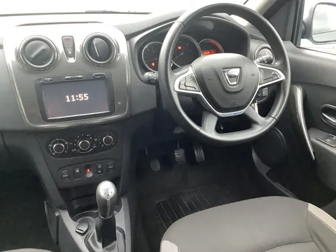 CX17YXJ Dacia Sandero Stepway 1.5 dCi Laureate 5dr Thumbnail #14