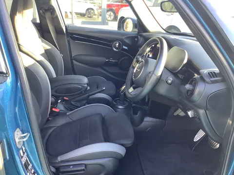 MJ73FZB Mini Hatchback 1.5 Cooper Sport 3dr Auto Thumbnail #12