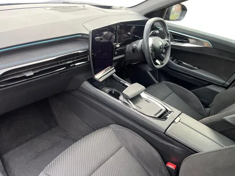 BT73FLD Renault Austral E-Tech FHEV Iconic Esprit Alpine 5dr Auto 4C Thumbnail #5