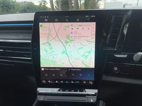 BT73FLD Renault Austral E-Tech FHEV Iconic Esprit Alpine 5dr Auto 4C Thumbnail #10