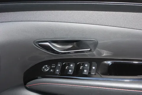 DF22DRZ Hyundai Tucson 1.6 TGDi Hybrid 230 N Line 5dr 2WD Auto Thumbnail #17