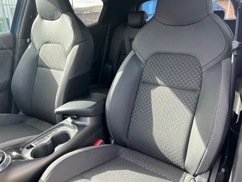 OY74YHW Nissan Juke 1.6 Hybrid N-Connecta 5dr Auto Thumbnail #17