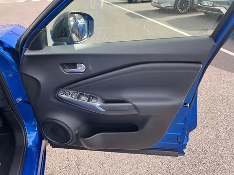 OY74YHW Nissan Juke 1.6 Hybrid N-Connecta 5dr Auto Thumbnail #18