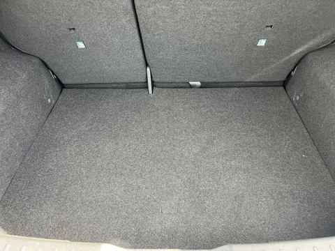 OY74YHW Nissan Juke 1.6 Hybrid N-Connecta 5dr Auto Thumbnail #19