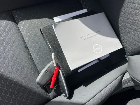 OY74YHW Nissan Juke 1.6 Hybrid N-Connecta 5dr Auto Thumbnail #21