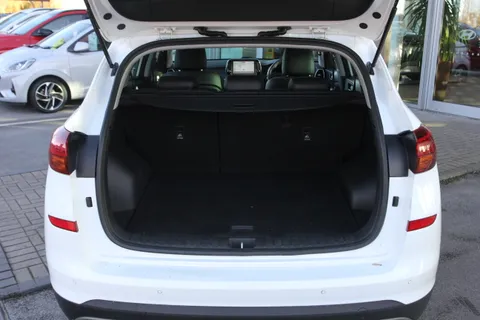 LL19LHC Hyundai Tucson 1.6 TGDi 177 Premium 5dr 2WD Thumbnail #9