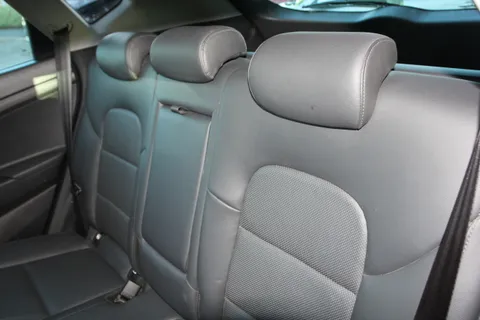 LL19LHC Hyundai Tucson 1.6 TGDi 177 Premium 5dr 2WD Thumbnail #15