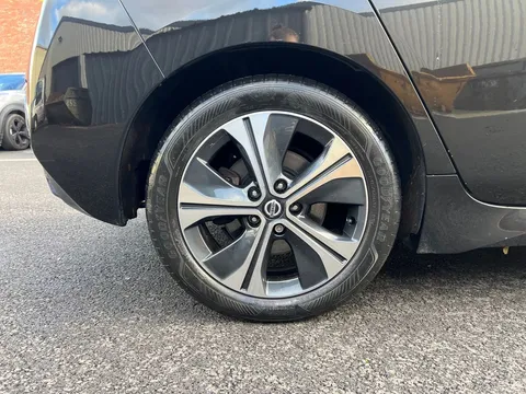 ST22JWW Nissan LEAF 110kW Tekna 40kWh 5dr Auto Thumbnail #9