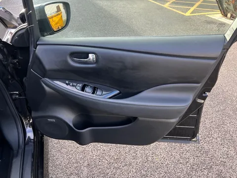 ST22JWW Nissan LEAF 110kW Tekna 40kWh 5dr Auto Thumbnail #18