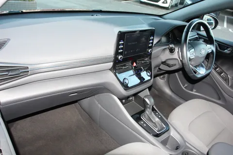 AO22VUT Hyundai Ioniq 1.6 GDi Hybrid SE Connect 5dr DCT Thumbnail #3