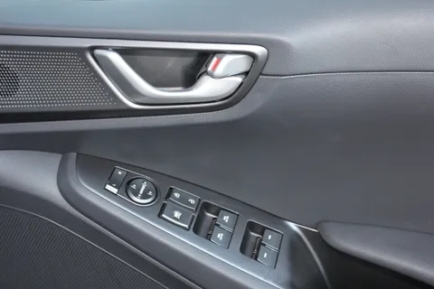 AO22VUT Hyundai Ioniq 1.6 GDi Hybrid SE Connect 5dr DCT Thumbnail #26