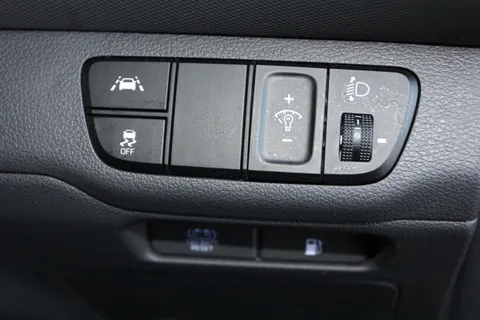 AO22VUT Hyundai Ioniq 1.6 GDi Hybrid SE Connect 5dr DCT Thumbnail #27