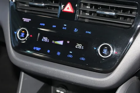 AO22VUT Hyundai Ioniq 1.6 GDi Hybrid SE Connect 5dr DCT Thumbnail #20