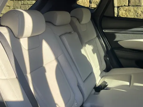 MT71LWY Hyundai Tucson 1.6 TGDi Hybrid 230 Ultimate 5dr 2WD Auto Thumbnail #12