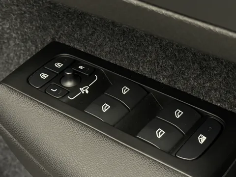 DN71AVX Volvo XC40 1.5 T3 [163] R DESIGN 5dr Thumbnail #28