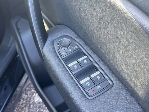 BK22FMC Renault Captur 1.0 TCE 90 S Edition 5dr Thumbnail #19