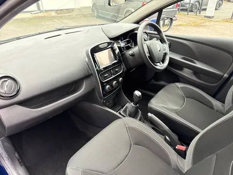 BL68TWJ Renault Clio 0.9 TCE 90 Iconic 5dr Thumbnail #4