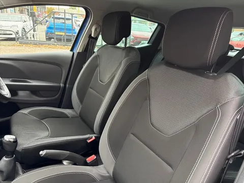 BL68TWJ Renault Clio 0.9 TCE 90 Iconic 5dr Thumbnail #9