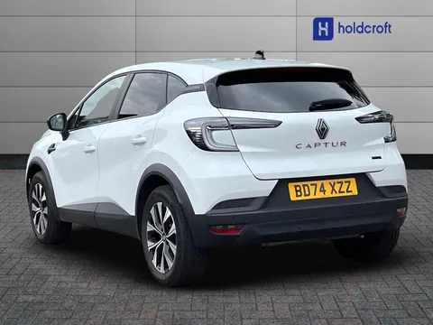 BD74XZZ Renault Captur 1.6 E-Tech Full Hybrid 145 Evolution 5dr Auto Thumbnail #3