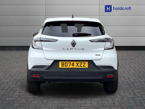 BD74XZZ Renault Captur 1.6 E-Tech Full Hybrid 145 Evolution 5dr Auto Thumbnail #17