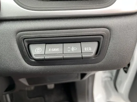 BD74XZZ Renault Captur 1.6 E-Tech Full Hybrid 145 Evolution 5dr Auto Thumbnail #18