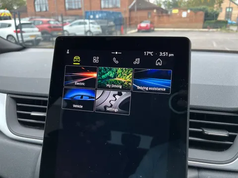 BD74XZZ Renault Captur 1.6 E-Tech Full Hybrid 145 Evolution 5dr Auto Thumbnail #10