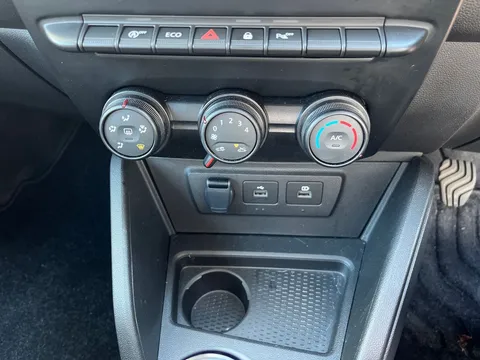 BP73JYT Dacia Duster 1.0 TCe 90 Expression 5dr Thumbnail #10