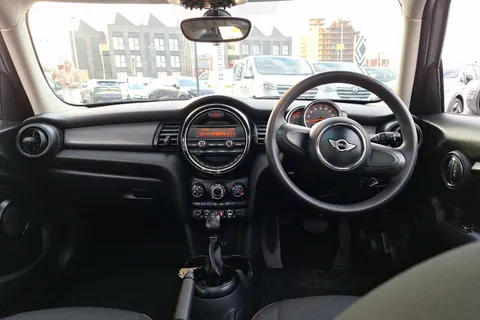 EX18UKV Mini Hatchback 1.5 Cooper 5dr Auto Thumbnail #4