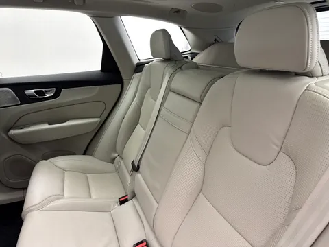 DS19PGX Volvo XC60 2.0 T5 [250] Inscription Pro 5dr AWD Geartronic Thumbnail #16